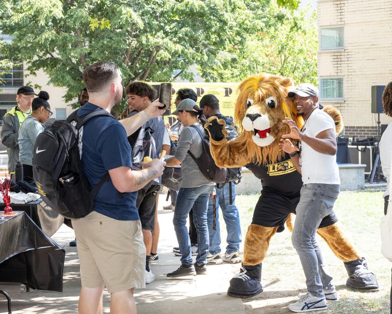 studetns having fun with roary